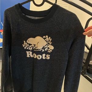 Roots Charcoal Knit with Beaver Emblem greyish